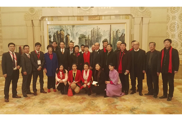 第十届全国人大副委员长顾秀莲（中排左六）与嘉宾合影